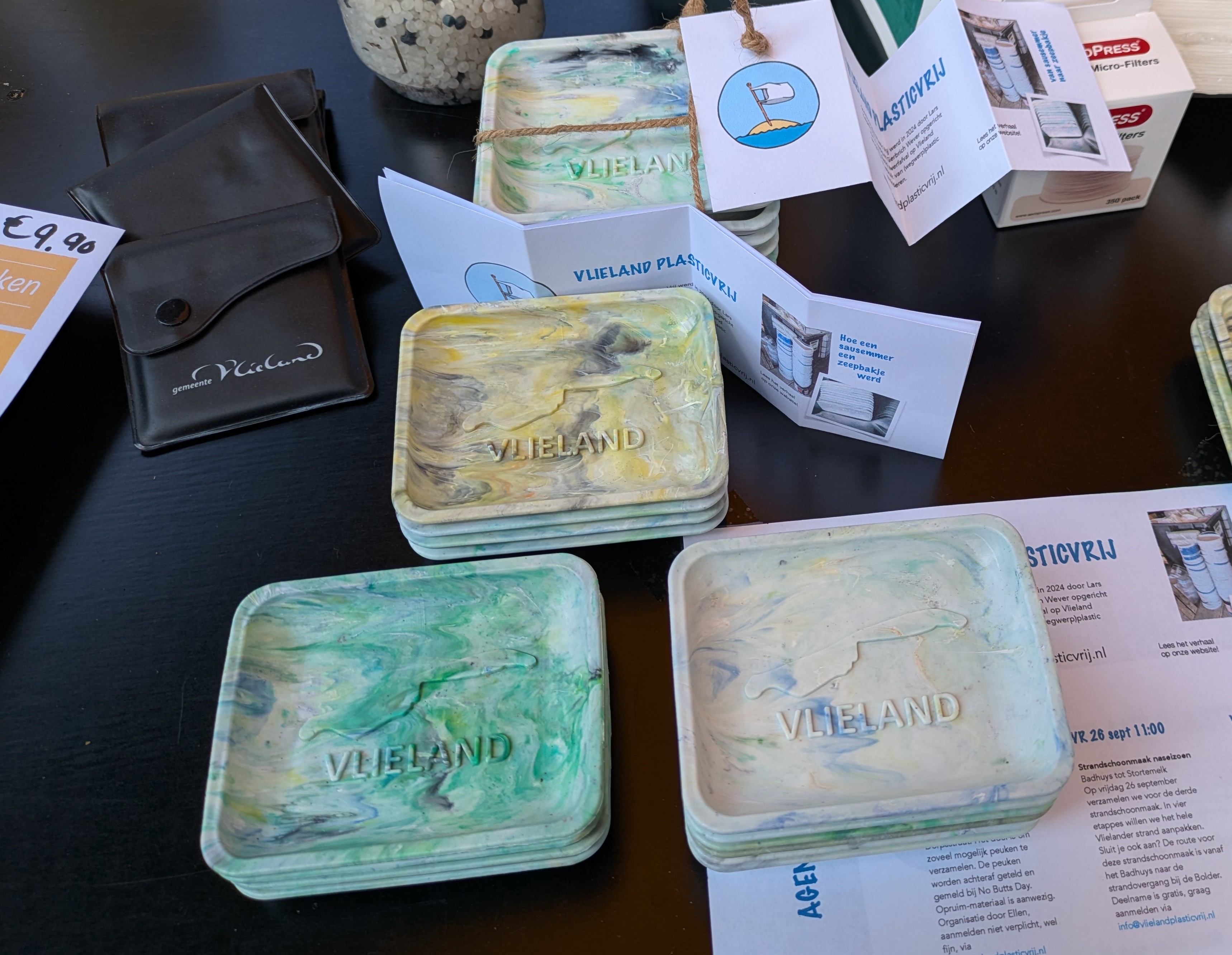 Zie je de verschillende plastics terug in het kleurenpallet?